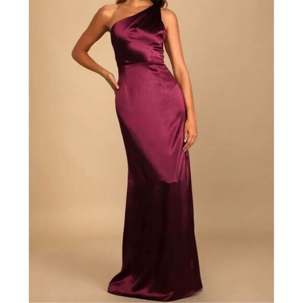 NWT Lulus Women's On the Guest List Burgundy Satin One-Shoulder Maxi‎ Dress S